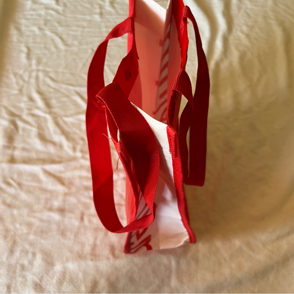 Lululemon red and white bag - Picture 3 of 9